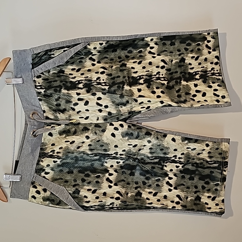 NWT Cropped Shorts, Size XL, Green, Gray & Black